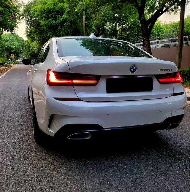 https://images10.gaadi.com/usedcar_image/3561744/original/processed_used_car_2860388_1693651632.jpg?imwidth=6402