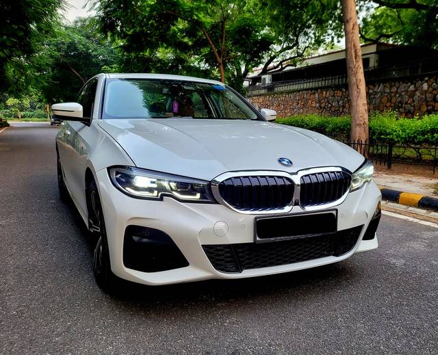 https://images10.gaadi.com/usedcar_image/3561744/original/used_car_2860388_1693651654.jpg?imwidth=6400