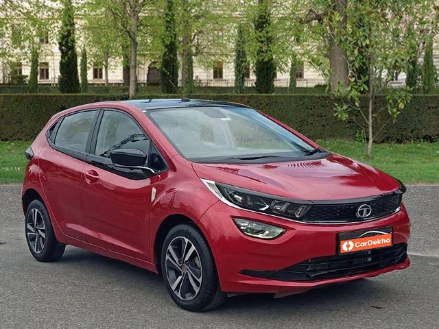 https://images10.gaadi.com/usedcar_image/3562045/original/processed_used_car_2860625_1693662244.jpg?imwidth=6400