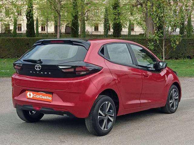 https://images10.gaadi.com/usedcar_image/3562045/original/processed_used_car_2860625_1693662260.jpg?imwidth=6402