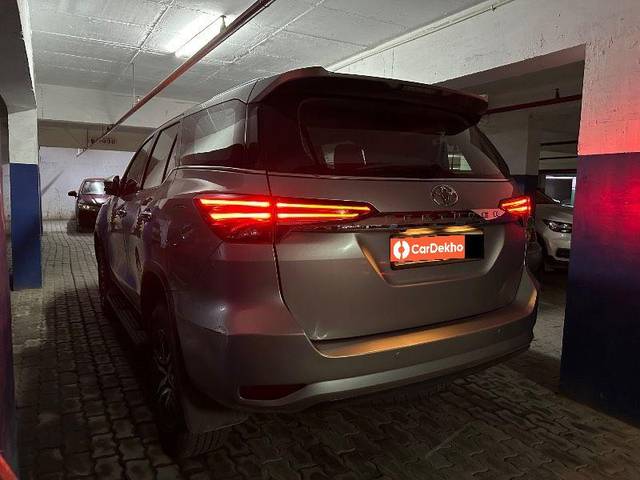 https://images10.gaadi.com/usedcar_image/3562207/original/processed_28c95ba2-268c-47ae-abed-a62cda85c307.jpeg?imwidth=6402