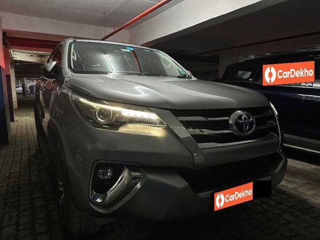 https://images10.gaadi.com/usedcar_image/3562207/original/processed_74ca95c2-2db2-448b-8d03-b76c43a4ded0.jpeg?imwidth=6400