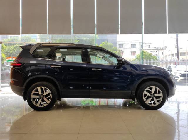 https://images10.gaadi.com/usedcar_image/3562290/original/processed_used_car_2860714_1693714551.jpg?imwidth=6401