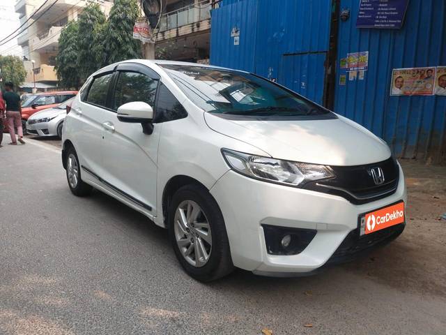 https://images10.gaadi.com/usedcar_image/3562524/original/processed_used_car_2860859_1693726158.jpg?imwidth=6400