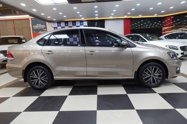 https://images10.gaadi.com/usedcar_image/3562827/original/processed_used_car_2861065_1693740177.jpg?imwidth=6401