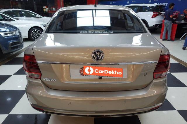 https://images10.gaadi.com/usedcar_image/3562827/original/processed_used_car_2861065_1693740182.jpg?imwidth=6402