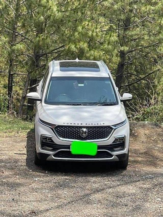 https://images10.gaadi.com/usedcar_image/3563441/original/processed_39b1831a-2964-4e16-af6d-dd237c1a6b83.jpeg?imwidth=6402