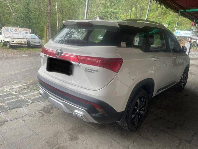 https://images10.gaadi.com/usedcar_image/3563441/original/processed_9e22ad8d-5646-4d67-ad1a-ea5bd5a3d809.jpeg?imwidth=6401