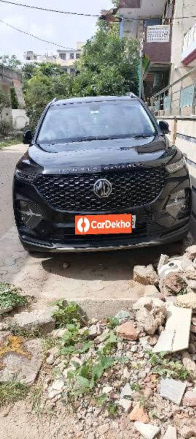 https://images10.gaadi.com/usedcar_image/3563558/original/processed_5e0195a4-09da-4a62-8b6a-9940cd249663.jpg?imwidth=6402