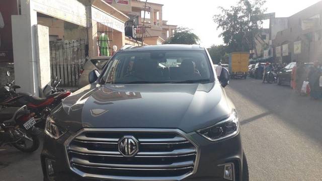 https://images10.gaadi.com/usedcar_image/3563818/original/processed_2e2bf124-3f5b-4697-9584-c1e9ced13c96.jpeg?imwidth=6402