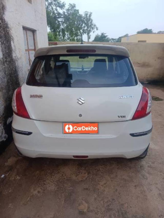 https://images10.gaadi.com/usedcar_image/3563823/original/processed_0c69dbf9-2caa-4571-a58f-bbe95dc8cc93.jpg?imwidth=6402