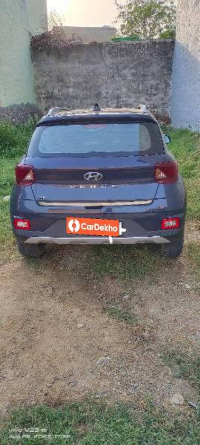 https://images10.gaadi.com/usedcar_image/3564041/original/processed_72e21b85-7096-4440-89f2-df680ab6eb70.jpg?imwidth=6401
