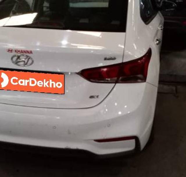 https://images10.gaadi.com/usedcar_image/3564081/original/processed_911a5ae4-7869-4e26-9acb-0b5ca4770b9d.jpg?imwidth=6401