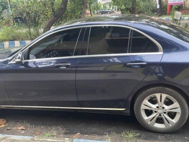 https://images10.gaadi.com/usedcar_image/3564211/original/processed_61b820d1-d88d-4b92-9635-24b06f270c06.jpeg?imwidth=6402