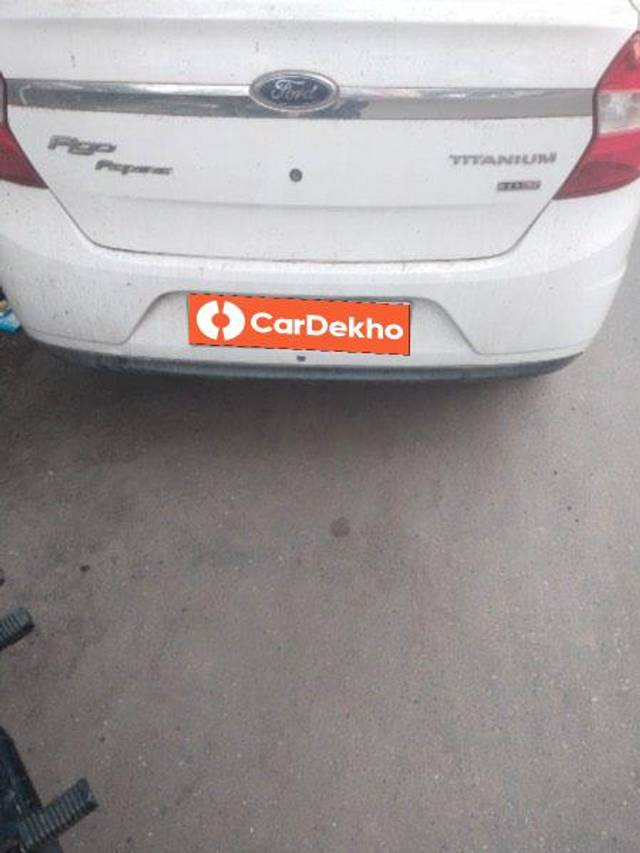 https://images10.gaadi.com/usedcar_image/3564291/original/processed_45d98f66-a446-4999-a095-17bd0be6c8bf.jpeg?imwidth=6401