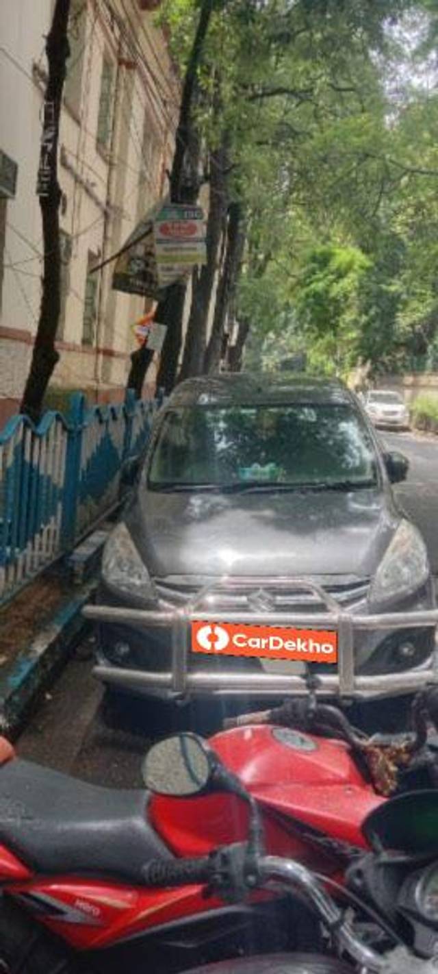 https://images10.gaadi.com/usedcar_image/3564302/original/processed_956d86bf-fa4b-4380-bc8a-3c37838f8655.jpeg?imwidth=6402
