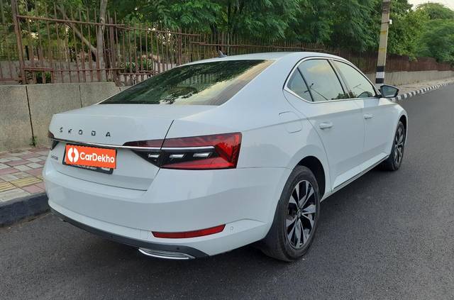 https://images10.gaadi.com/usedcar_image/3564354/original/processed_usedcar_whatsappimage2023_09_05at112522am_1__6621693894905_1693895111.jpeg?imwidth=6401