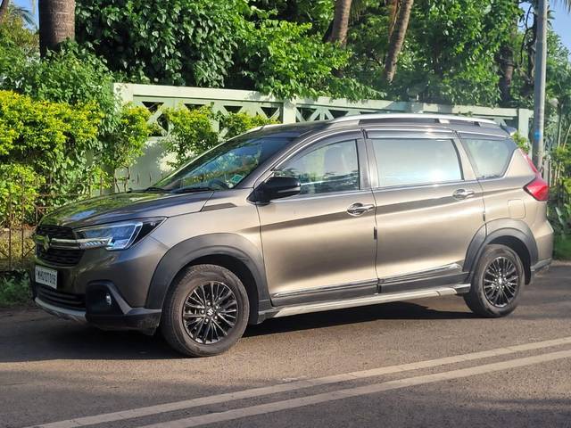 https://images10.gaadi.com/usedcar_image/3564443/original/processed_used_car_2861963_1693898133.jpg?imwidth=6401