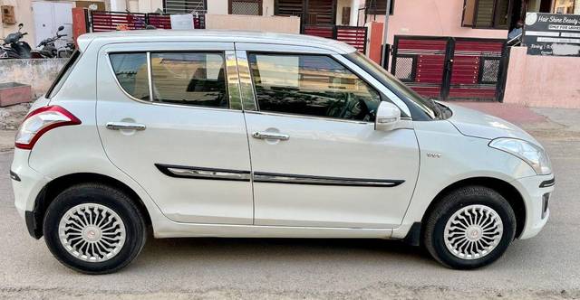 https://images10.gaadi.com/usedcar_image/3564584/original/processed_e1c5f1ae-4dbe-4c38-8274-de9edccc2b6a.jpeg?imwidth=6401