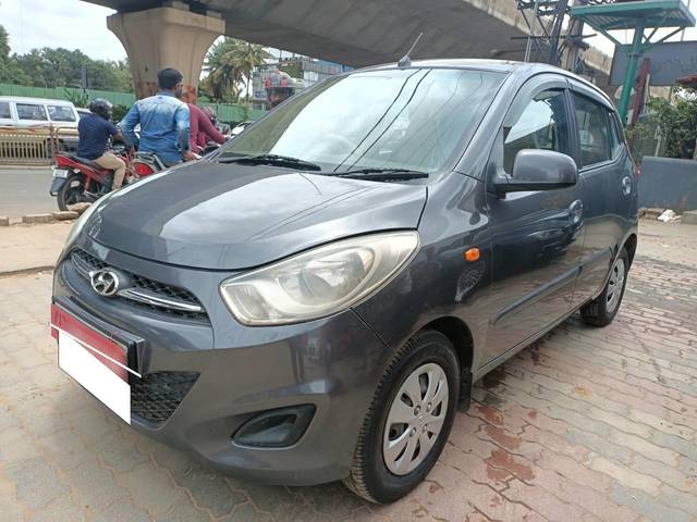 https://images10.gaadi.com/usedcar_image/3564667/original/processed_used_car_2862151_1693902174.jpg?imwidth=6400