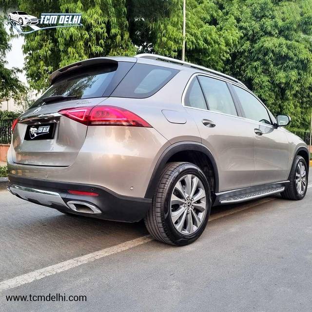 https://images10.gaadi.com/usedcar_image/3564670/original/processed_used_car_2862154_1693902217.jpg?imwidth=6402