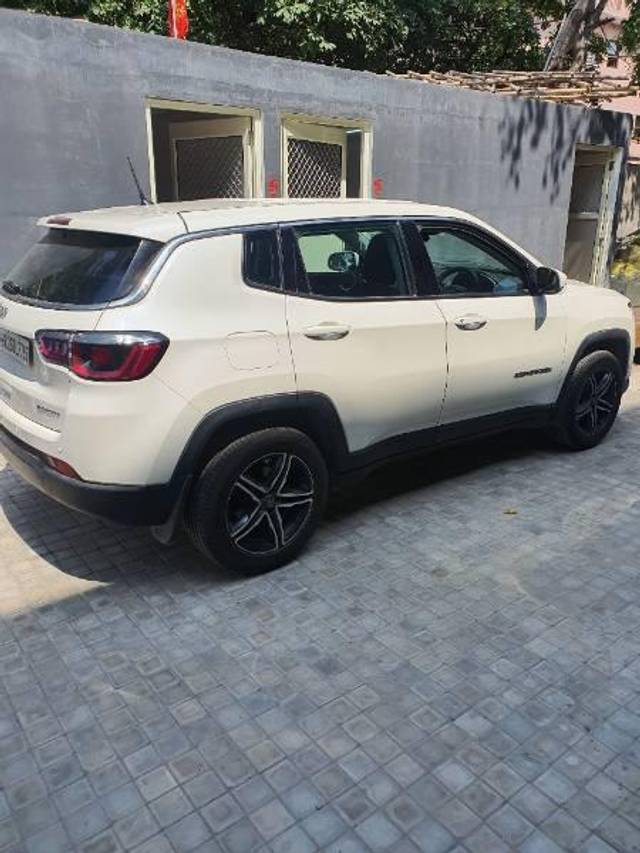 https://images10.gaadi.com/usedcar_image/3564678/original/processed_9255a303-22ae-4350-935f-7643ae3aa92f.jpg?imwidth=6401