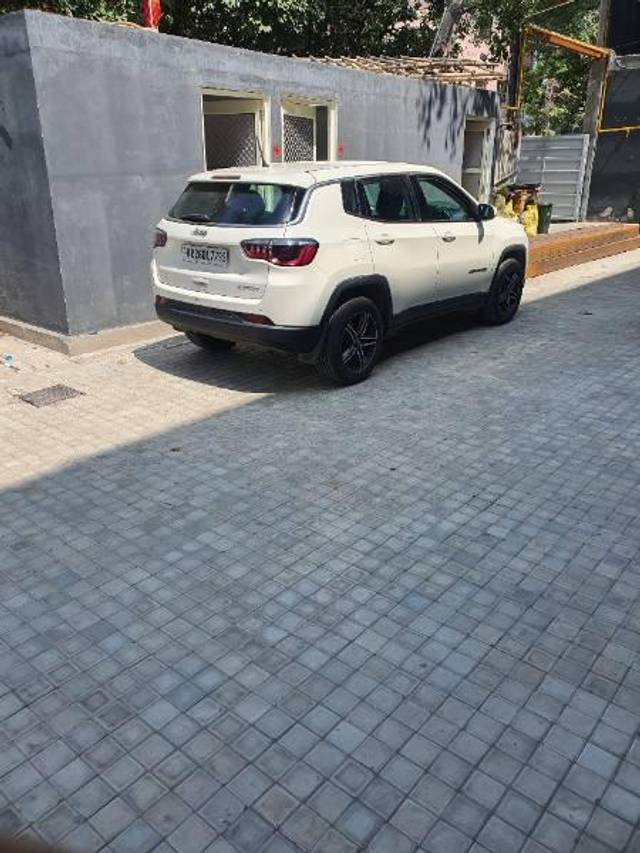 https://images10.gaadi.com/usedcar_image/3564678/original/processed_dd316db4-54ef-487a-8f2f-6110bda1af13.jpg?imwidth=6402