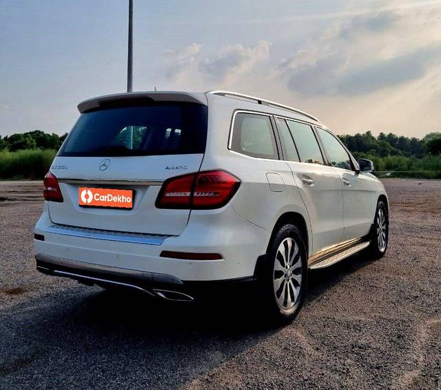 https://images10.gaadi.com/usedcar_image/3565330/original/processed_used_car_2862738_1693912431.jpg?imwidth=6401
