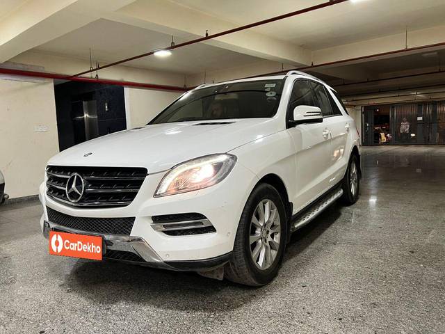 https://images10.gaadi.com/usedcar_image/3565550/original/processed_used_car_2862914_1693919280.jpg?imwidth=6400