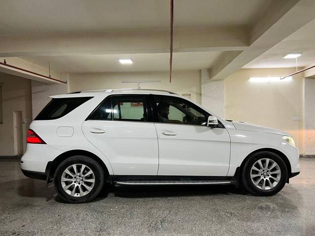 https://images10.gaadi.com/usedcar_image/3565550/original/processed_used_car_2862914_1693919283.jpg?imwidth=6401