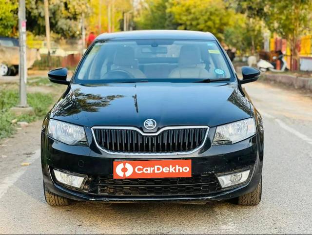 https://images10.gaadi.com/usedcar_image/3565564/original/processed_used_car_2862923_1693923544.jpg?imwidth=6400