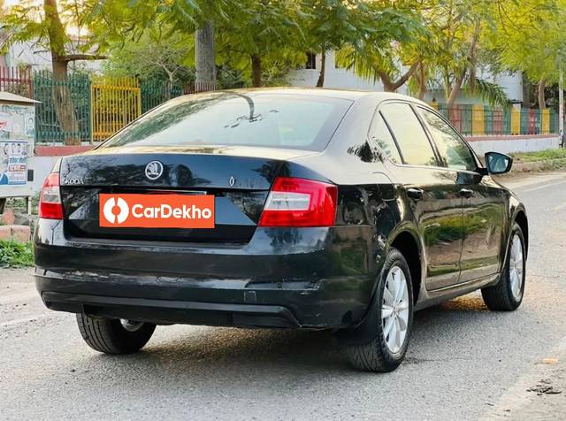 https://images10.gaadi.com/usedcar_image/3565564/original/processed_used_car_2862923_1693923552.jpg?imwidth=6402