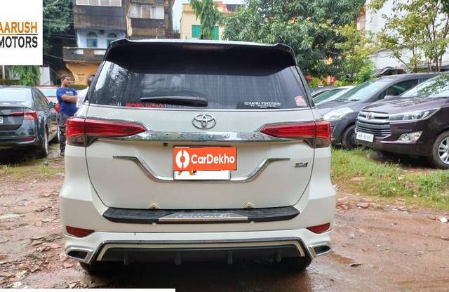 https://images10.gaadi.com/usedcar_image/3565651/original/processed_usedcar_whatsappimage2023_05at_66491693924210_1693924222.jpg?imwidth=6402