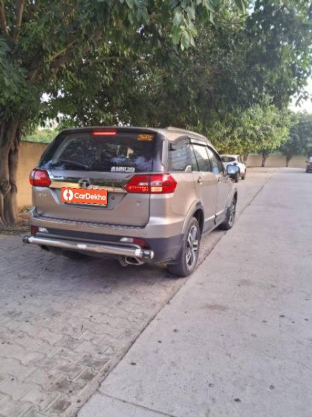 https://images10.gaadi.com/usedcar_image/3565746/original/processed_7c11604f-1339-4cf5-93a0-a075aa43f2fb.jpg?imwidth=6402