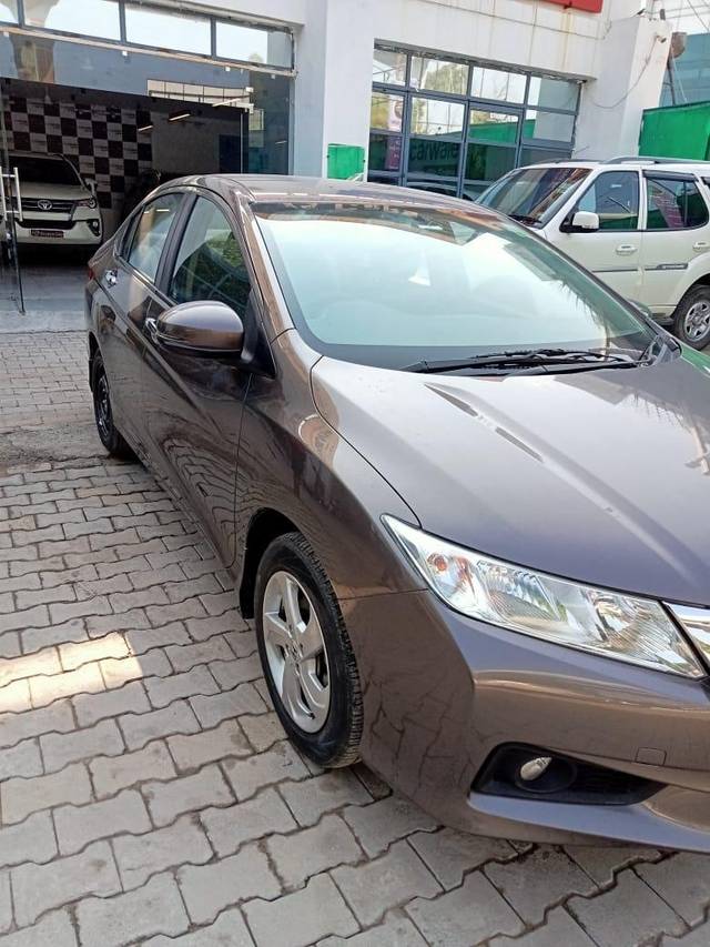https://images10.gaadi.com/usedcar_image/3565945/original/processed_used_car_2863088_1693977745.jpg?imwidth=6400