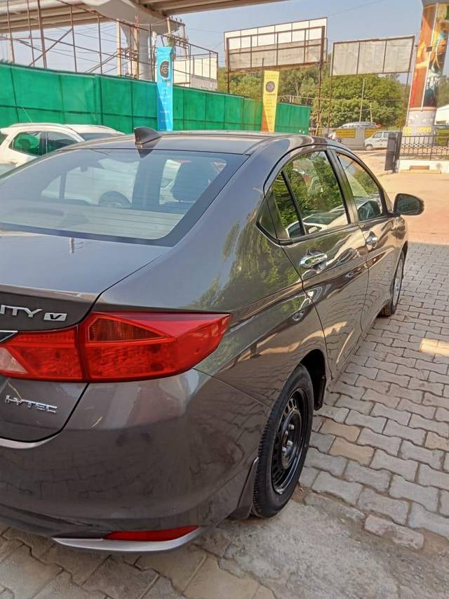 https://images10.gaadi.com/usedcar_image/3565945/original/processed_used_car_2863088_1693977748.jpg?imwidth=6402