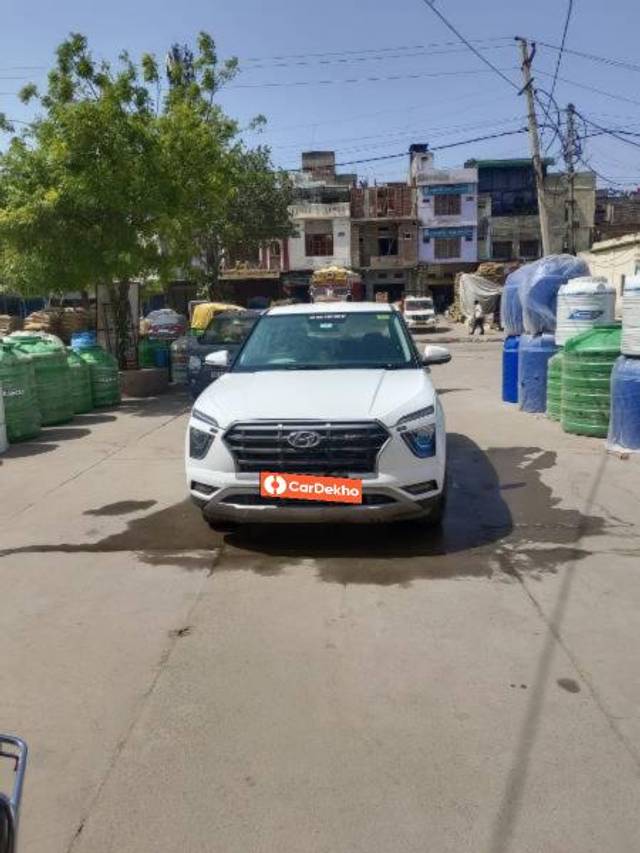 https://images10.gaadi.com/usedcar_image/3566092/original/processed_cd48fc8c-57e4-4932-a7ff-2e782d299684.jpg?imwidth=6400