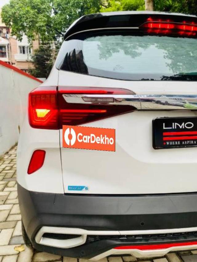 https://images10.gaadi.com/usedcar_image/3566160/original/processed_00f20d98-7f91-4c67-8f39-9e2c36c9b16e.jpeg?imwidth=6402