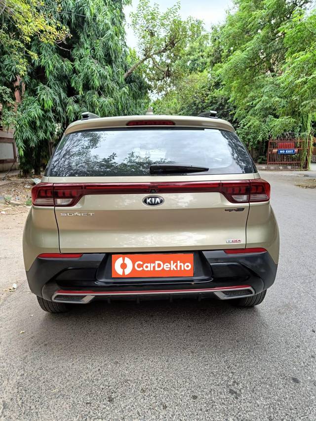 https://images10.gaadi.com/usedcar_image/3566352/original/processed_usedcar_whatsappimage2023_09_06at14257pm_2__2863375_1693993020.jpeg?imwidth=6402