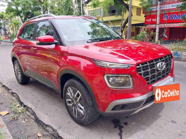 https://images10.gaadi.com/usedcar_image/3566371/original/processed_used_car_2863387_1693994113.jpg?imwidth=6400