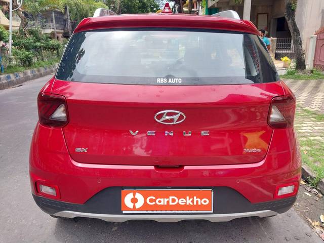 https://images10.gaadi.com/usedcar_image/3566371/original/processed_used_car_2863387_1693994128.jpg?imwidth=6402