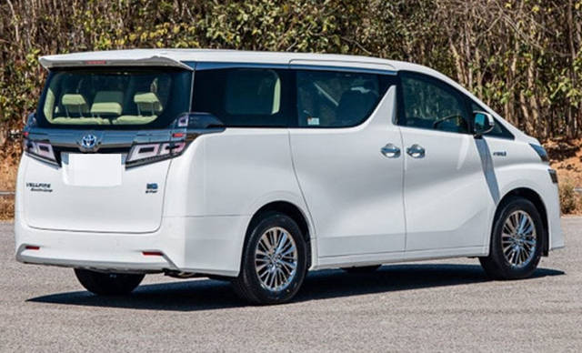 https://images10.gaadi.com/usedcar_image/3566498/original/processed_usedcar_capture2_7601693996544_1693996568.PNG?imwidth=6402