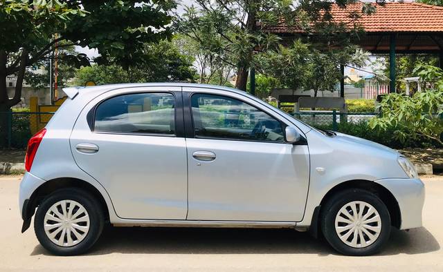 https://images10.gaadi.com/usedcar_image/3566627/original/used_car_2863619_1693998939.jpg?imwidth=6401
