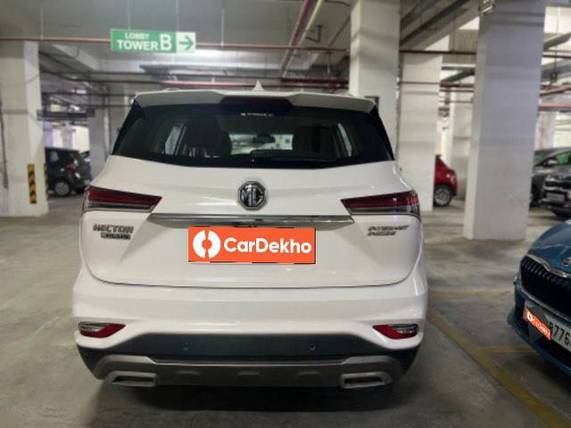 https://images10.gaadi.com/usedcar_image/3566890/original/processed_c785a157-d7d3-496a-8c38-be6ffe1945f7.jpeg?imwidth=6401