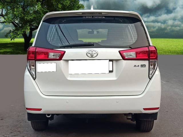 https://images10.gaadi.com/usedcar_image/3567057/original/processed_img2863964__used_car_2863964_1703874142.jpg?imwidth=6402