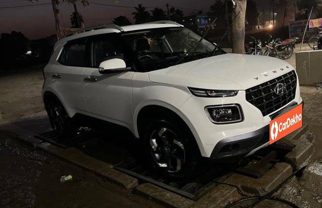 https://images10.gaadi.com/usedcar_image/3567455/original/processed_26ae4c14-c1d1-4da9-8be8-41dee732f172.jpeg?imwidth=6401