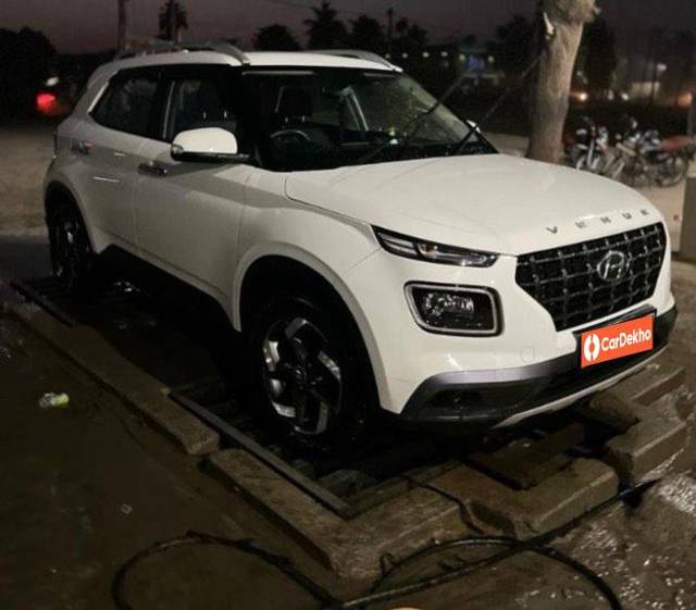 https://images10.gaadi.com/usedcar_image/3567455/original/processed_c3a810dd-bfc9-4fb7-94e9-8fd198cefc9a.jpeg?imwidth=6400
