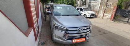 Toyota Innova Crysta 2.4 VX MT 8S BSIV Toyota Innova Crysta 2.4 VX MT 8S BSIV