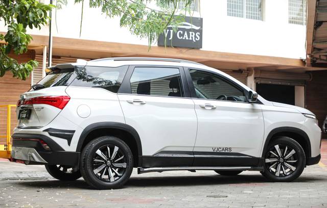 https://images10.gaadi.com/usedcar_image/3567865/original/processed_processed_usedcar_3m1a9262_62791694088038_1694088093.JPG?imwidth=6402