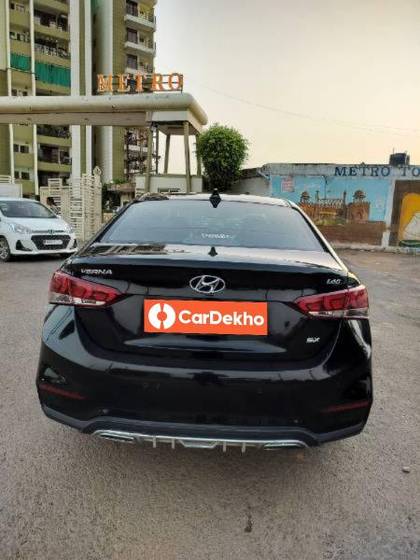 Hyundai Verna CRDi 1.6 SX Option